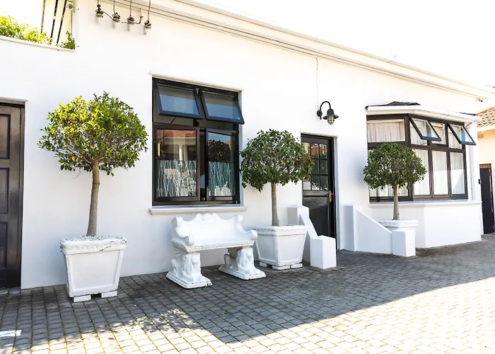 Antrim Villa By TotalstayVilla